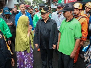 Normalisasi Kali Ciliwung Dikebut, Pramono Anung Tinjau Pembebasan Lahan di Cawang