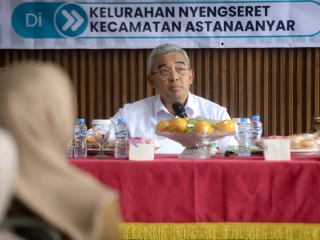 Apresiasi Pengelolaan Sampah di Kelurahan Nyingseret, Farhan Bakal Tunjuk 1 Petugas Pemilah di Setiap RW