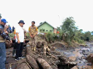 Gubernur Jateng Minta Percepat Pemulihan Pascabencana Banjir Longsor di Pemalang