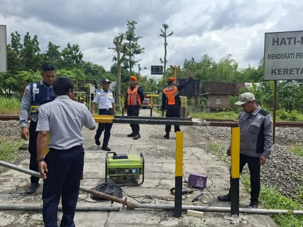 Tekan Risiko Kecelakaan, KAI Daop 7 Tutup Perlintasan Sebidang di Blitar