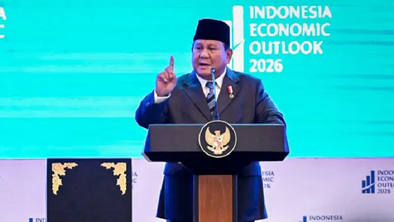 Presiden Prabowo Subianto menyampaikan pidato saat menghadiri Indonesia Economic Outlook 2026 yang digelar di Auditorium Wisma Danantara Indonesia, Jakarta, pada Jumat, 13 Februari 2026. (BPMI Setpres)