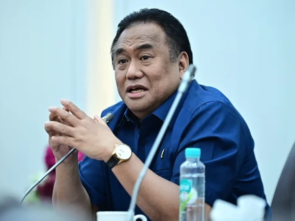 Soal Rencana Impor Mobil Pikap, DPR: Kita Sedang Beri Jajan ke Rakyat Negara Lain?