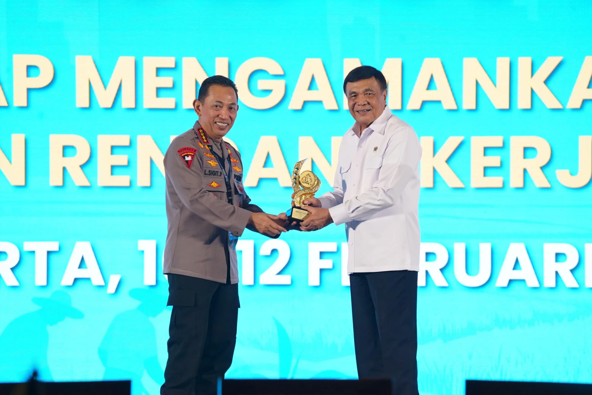 Menteri Koordinator Bidang Politik dan Keamanan Jenderal TNI (Purn.) Djamari Chaniago menyampaikan apresiasi yang tinggi kepada jajaran TNI dan Polri.