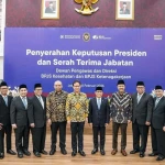 Menteri Koordinator Bidang Pemberdayaan Masyarakat, Abdul Muhaimin Iskandar, melantik jajaran Dewan Pengawas dan Direksi baru BPJS.