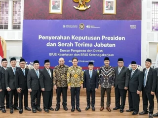 Menteri Koordinator Bidang Pemberdayaan Masyarakat, Abdul Muhaimin Iskandar, melantik jajaran Dewan Pengawas dan Direksi baru BPJS.