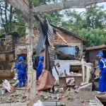 Kurangi Dampak Banjir, Puluhan Bangunan di Bantaran Kali Ciliwung Dibongkar