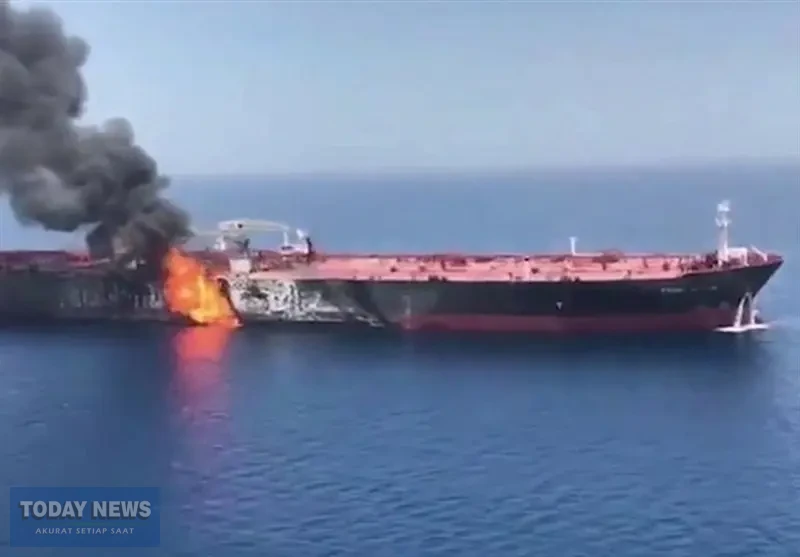 1404121412120858235866184