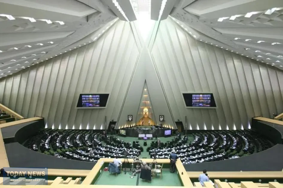 201905mena_iran_parliament (1)