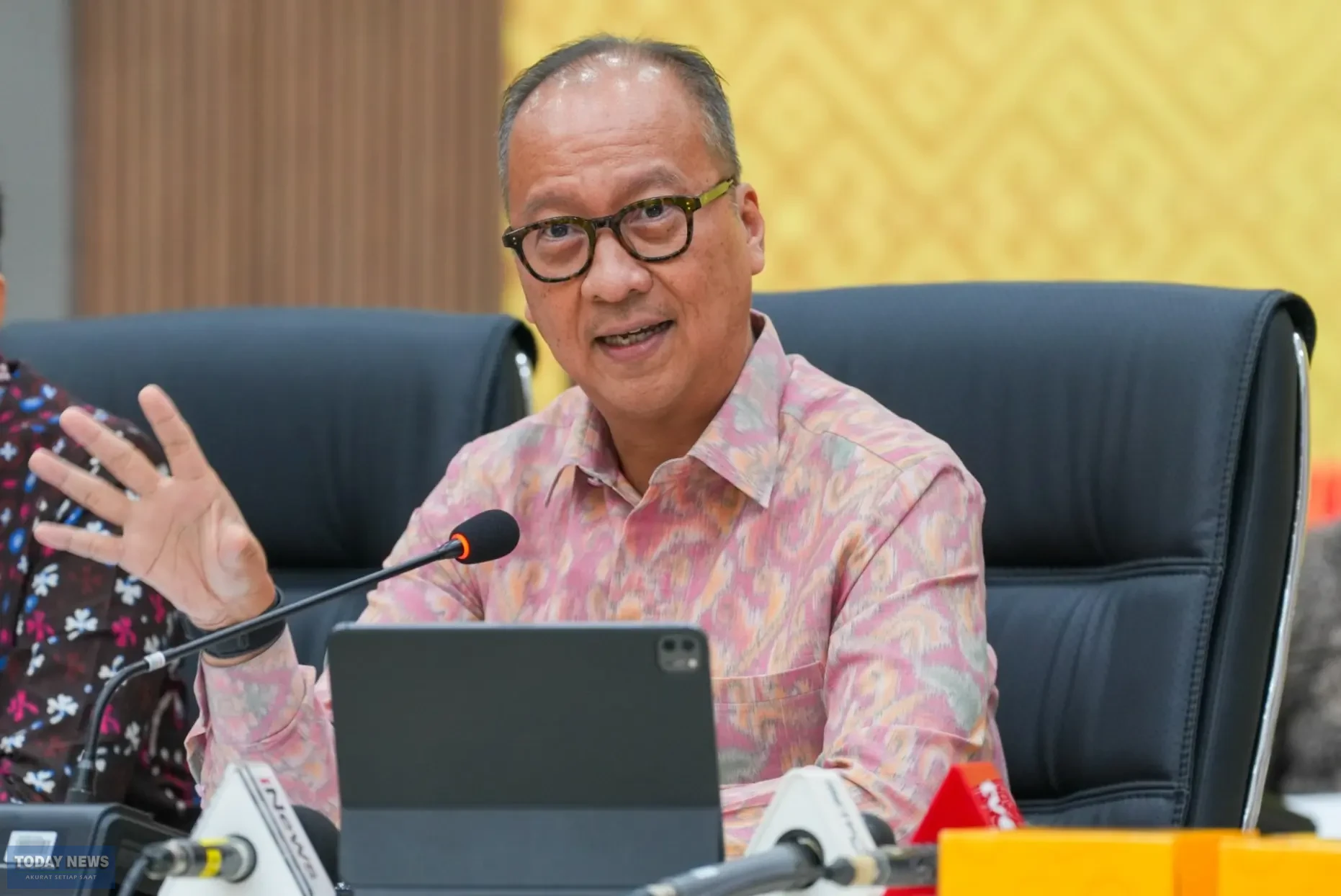 Menteri Perindustrian Agus Gumiwang Kartasasmita