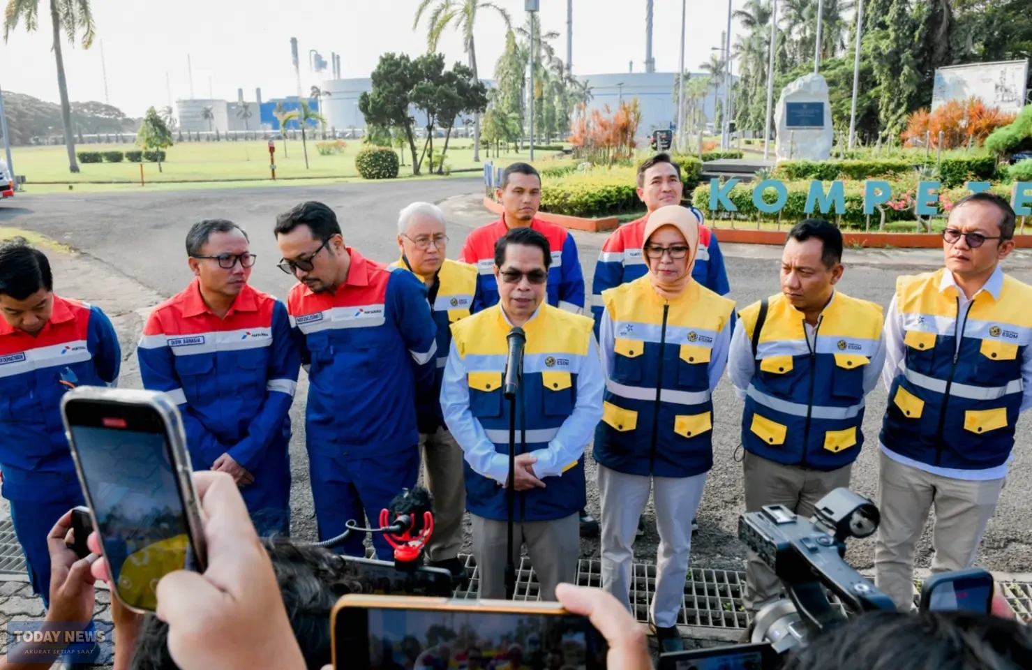 arsip-berita-kunjungi-kilang-balongan-kementerian-esdm-pastikan-stok-bbm-dan-lpg-periode-lebaran-aman-99n6piy