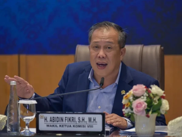 58 Ribu Jamaah Umrah Tertahan, DPR Minta Pemerintah Ambil Langkah Konkret