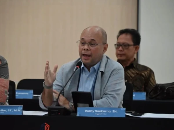 DPR: Kebijakan WFH Demi Efisiensi BBM Perlu Dikaji agar Tidak Kontraproduktif