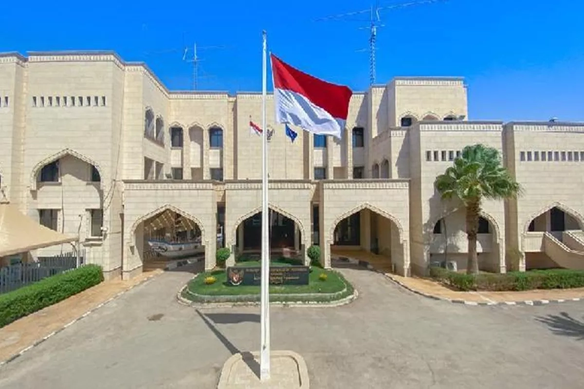 kbri-riyadh-imbau-wni-tingkatkan-kewaspadaan-usai-serangan-ke-iran-080507