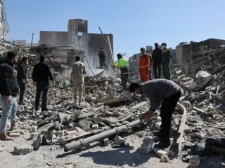 puing-puing-berserakan-setelah-serangan-israel-dan-as-terhadap-sebuah-kantor-polisi-di-tengah-konflik-as-israel-dengan-iran-di-1772546384518_169