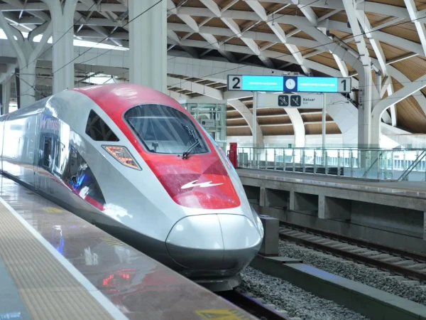 Penumpang Whoosh Naik 11,3 Persen, Tembus 224 Ribu Selama Angkutan Lebaran 2026