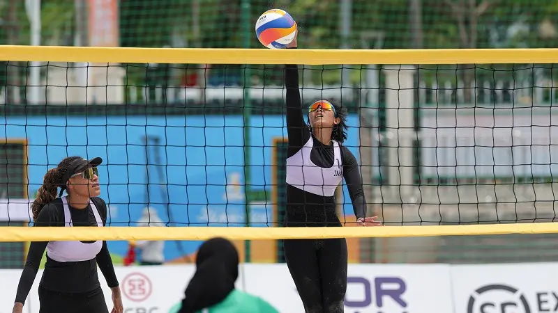 Duet voli pantai putri Indonesia Nur Atika Sari/Josephine Kaize menang mudah atas wakil Maladewa, Aishath Ishfau Ishag/Rishga Mariyam (NOC Indonesia)