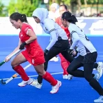 Pertandingan Timnas Hockey Field Putri Indonesia melawan Singapura berlangsung ketat di Stadion Hockey Gelora Bung Karno (GBK) Senayan, Jakarta, Minggu (26/4/2026). (PP FHI)