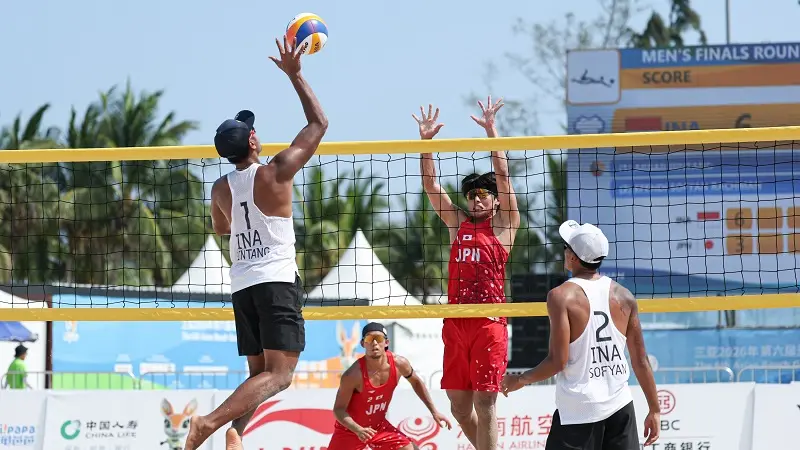 Pasangan voli pantai putra Indonesia yang diperkuat Bintang Akbar/Sofyan Rachman, sukses memastikan langkah ke perempatfinal usai menang meyakinkan atas Jepang. (NOC Indonesia)