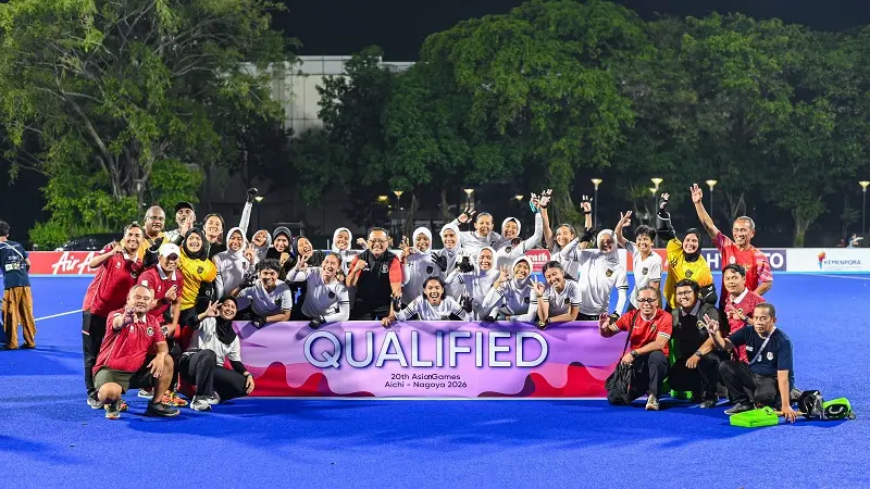 Timnas Hockey Field Putri Indonesia merayakan sukses meraih medali perunggu pada ajang babak kualifikasi Hockey Field Putri Asian Games 2026. (PP FHI)