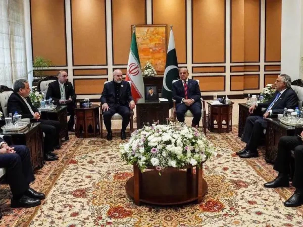 Tim Negosiator Iran Temui PM Paksitan di Islamabad Jelang Pertemuan dengan Pihak AS