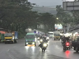 disparekraf-bandung-tekankan-kewaspadaan-wisatawan-di-puncak-musim-hujan-69d2263ca7870