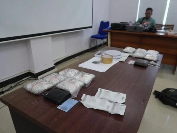 Petugas Bandara Pekanbaru Gagalkan Penyelundupan Sabu 4 Kilogram