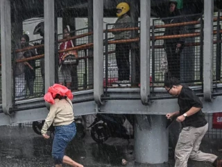 prakiraan-bmkg-hujan-ringan-dominasi-cuaca-di-sejumlah-wilayah-indonesia-010706