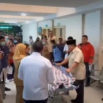 Prabowo Jenguk Korban Kecelakaan Kereta di Bekasi Timur