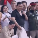 Heboh Prabowo Buka Baju  Safari di May Day 2026