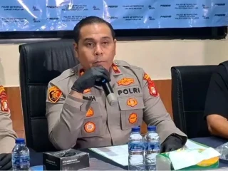 1000919033