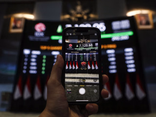 IHSG Ditutup Menguat, Saham Sektor Energi Jadi Motor Penggerak