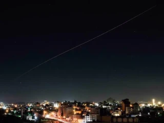Balas Pelanggaran Gencatan Senjata di Lebanon, Iran Hujani Wilayah Israel dengan Rudal