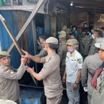 Aparat Gabungan Bongkar Ratusan Bangunan Liar di Jalan Terusan Pasirkoja Bandung