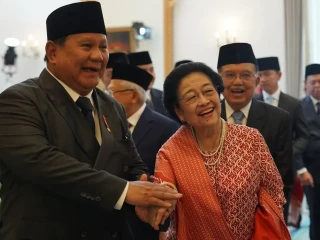 Gandengan Tangan Prabowo-Megawati di Moment Harlah Pancasila Cerminkan Jiwa Negarawan Sejati