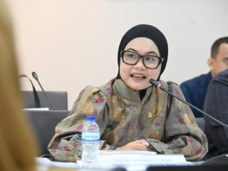 nila-yani-tegaskan-teknologi-harus-jadi-alat-perjuangan-rakyat-cwnD15dD3r