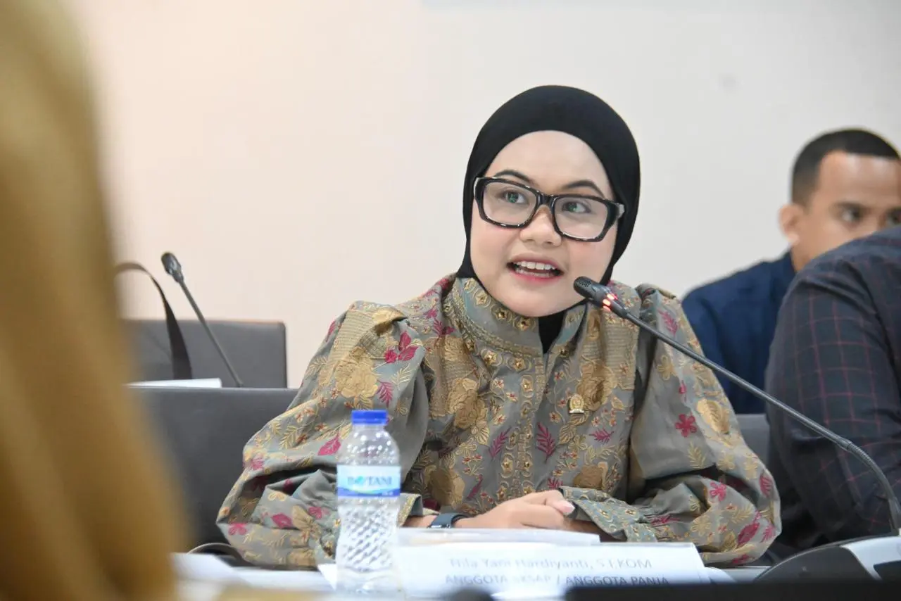 nila-yani-tegaskan-teknologi-harus-jadi-alat-perjuangan-rakyat-cwnD15dD3r