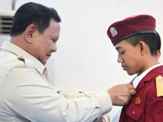 Prabowo Berikan Pesan Motivasi kepada Siswa di SRMP 17 Tabanan