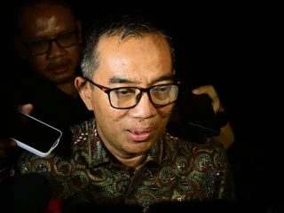 Prabowo Instruksikan Mendiktisaintek Selaraskan Lulusan Kampus dengan Kebutuhan Industri Strategis