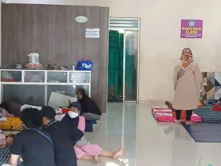 1000404899
