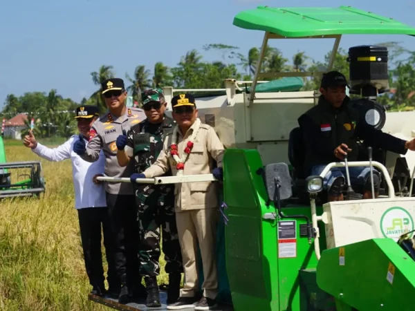 Gelar Panen Raya 25 Ribu Hektare, Gubernur Agustiar Sabran Tegaskan Komitmen Bangun Ekonomi dan Ketahanan Pangan