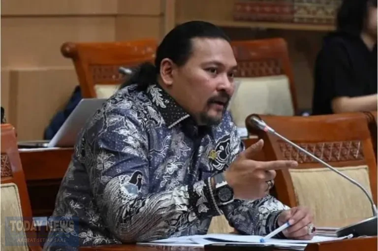 anggota-komisi-iii-dpr-ri-dari-fraksi-partai-gerindra-martin-scdn-768x510