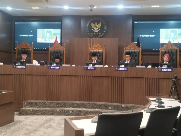 Numpang Helikopter KPU ke Cianjur, Anggota DKPP Tio Aliansyah Dijatuhi Sanksi Peringatan Keras
