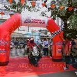 Delapan Feders Riders tiba di Jakarta setelah menempuh perjalanan dari Surabaya dalam rangkaian Feders Road to 38.