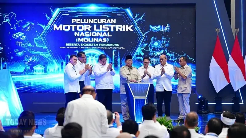 Presiden Prabowo Subianto secara resmi meluncurkan Motor Listrik Nasional (MoLiNas) beserta ekosistem pendukungnya di Fasilitas Produksi ALVA, Cikarang, Kabupaten Bekasi, Provinsi Jawa Barat, Kamis, 13 Agustus 2026. (Foto: BPMI Setpres/Muchlis Jr)