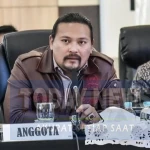 Anggota_Komisi_III_DPR_RI__Martin_Daniel_Tumbelaka__saat_pertemuan_dengan_jajaran_Polda_dan_Kejati_L20250222201611
