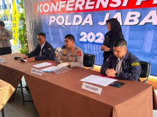 manipulasi-data-berbasis-ai-da-1786062534811-1536x1152