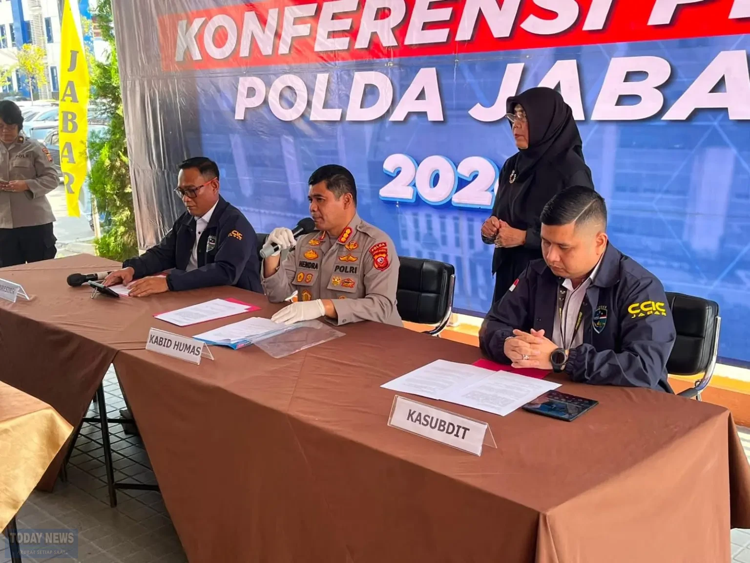 manipulasi-data-berbasis-ai-da-1786062534811-1536x1152
