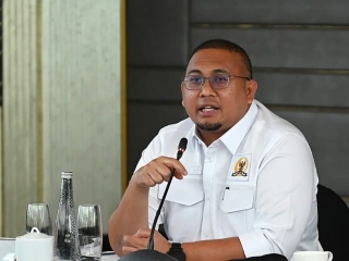 Wakil_Ketua_Komisi_VI_DPR_RI__Andre_Rosiade_dalam_Kunjungan_Kerja_Spesifik_Komisi_VI_DPR_RI_di_Kota_20251110113303-1024x661
