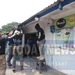 Kembalikan Fungsi Trotoar dan Drainase, Satpol PP Tertibkan Puluhan Bangli di Jalan Ciumbuleuit