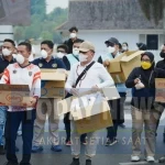 Tangani Dampak Karhutla, Gubernur Kalteng Bersama Ratusan Jurnalis Bagikan Masker dan Perluas Distribusi Air Bersih